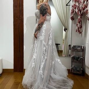 Elegant White Lace Strapless Gown